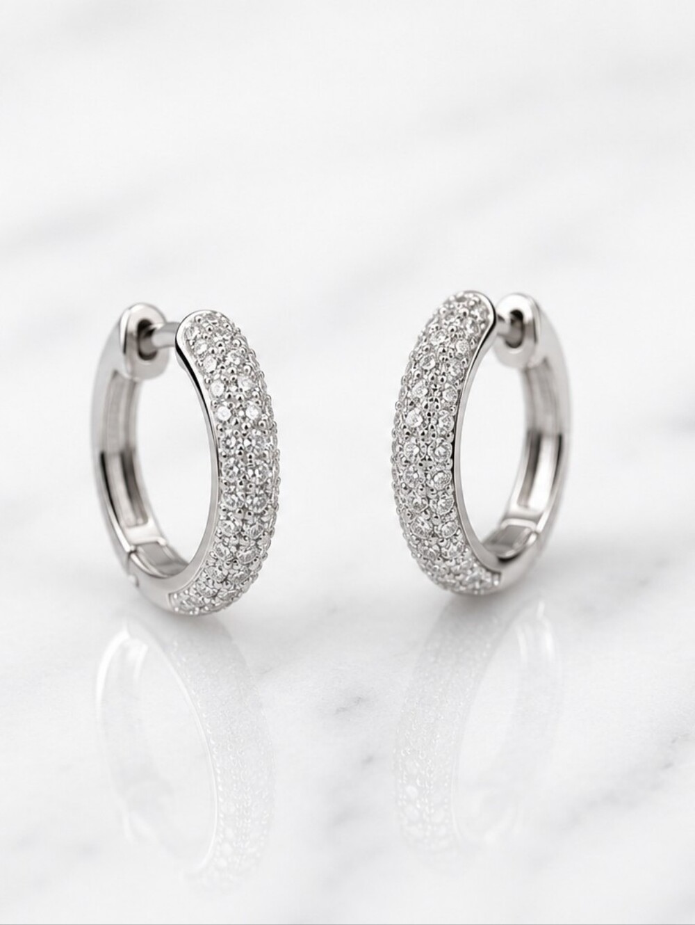 Moissanite 1.0CTW NWT 925 Silver Huggie Hoop Earrings